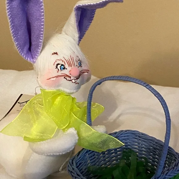 ANNALEE Rabbit 6” / Basket - Picture 3 of 10